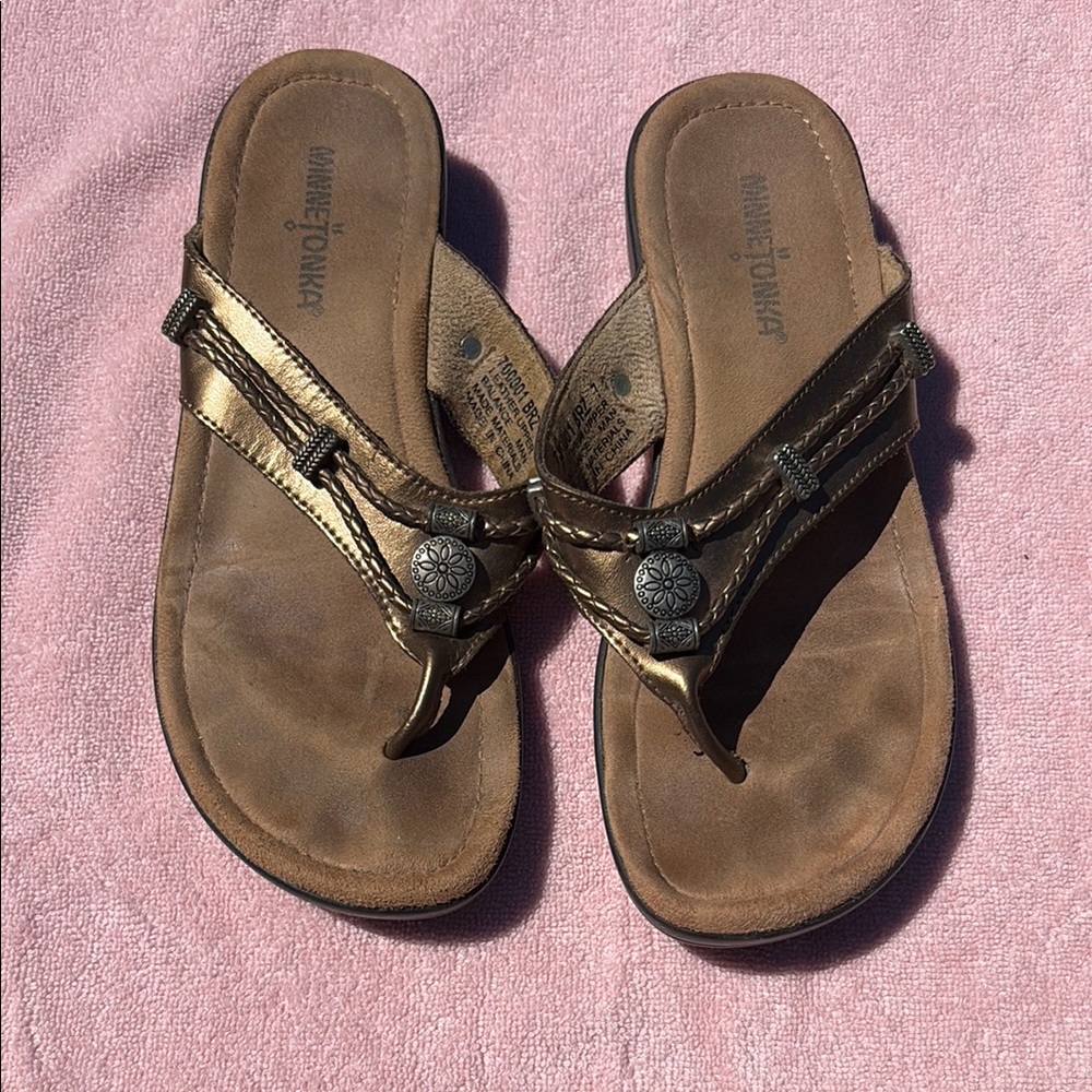 Minnetonka Women's Bronze Sandals